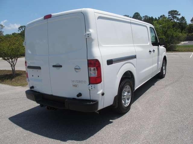 Nissan NV 2012 photo 3