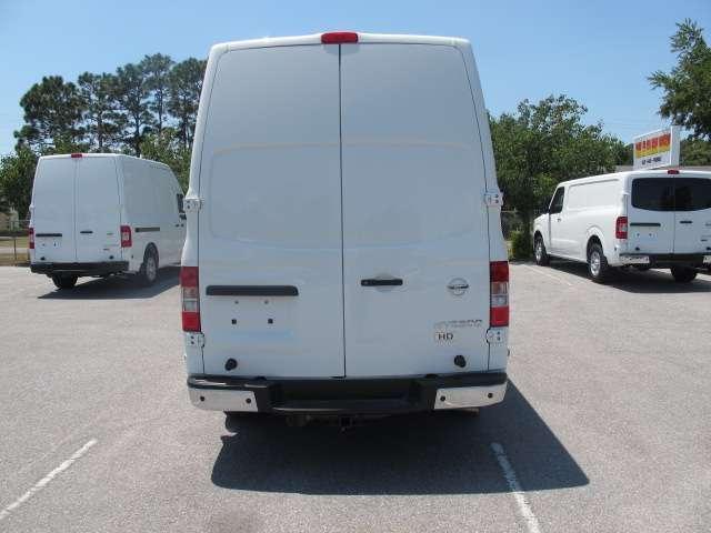 Nissan NV 2012 photo 2