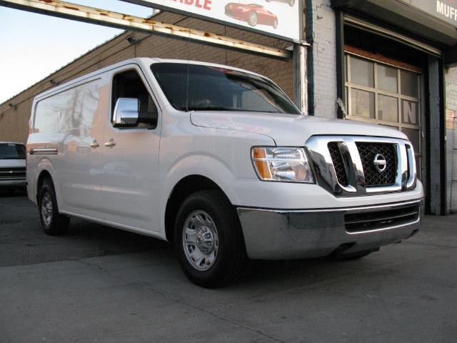 Nissan NV 2012 photo 3