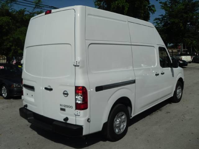 Nissan NV 2500 2012 photo 3