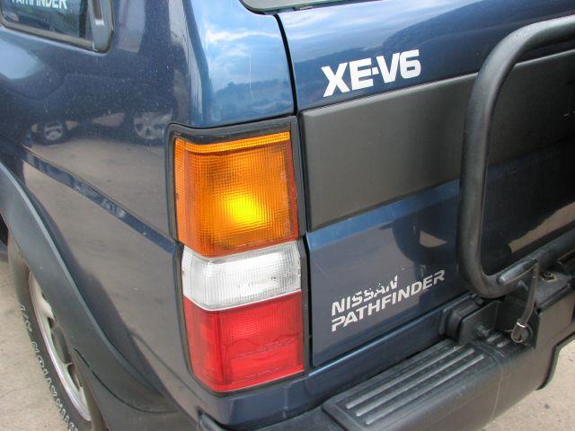 Nissan Pathfinder 1995 photo 1