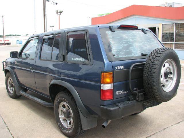 Nissan Pathfinder 1995 photo 18