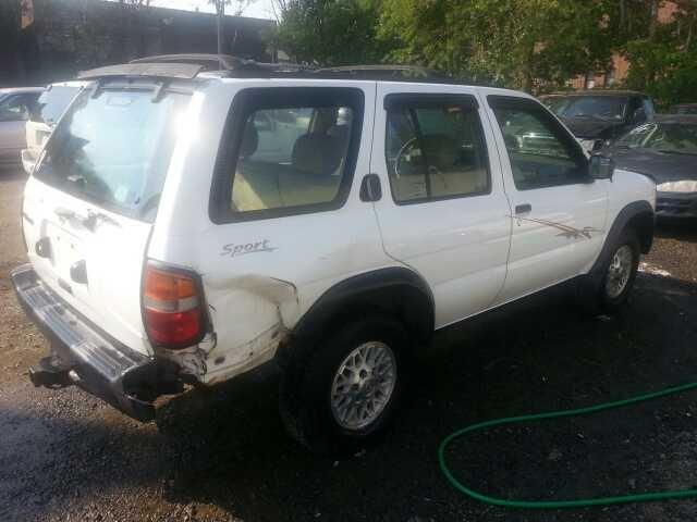 Nissan Pathfinder 1996 photo 4