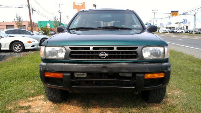 Nissan Pathfinder 1996 photo 2