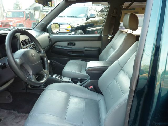 Nissan Pathfinder 1996 photo 2