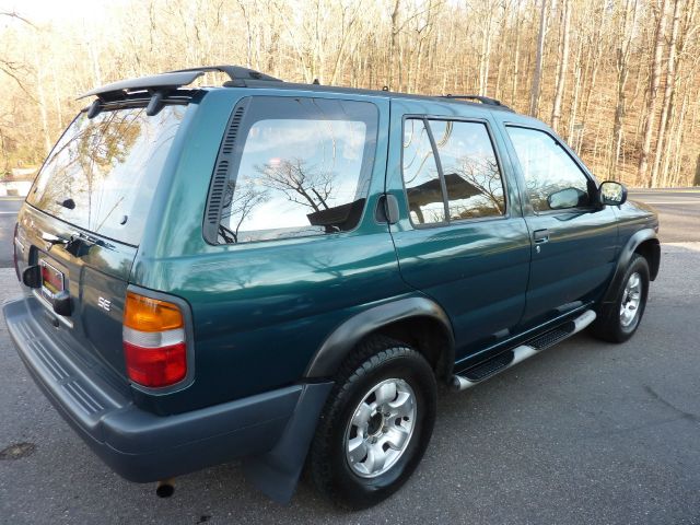 Nissan Pathfinder 1996 photo 4