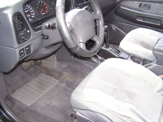 Nissan Pathfinder 1996 photo 3