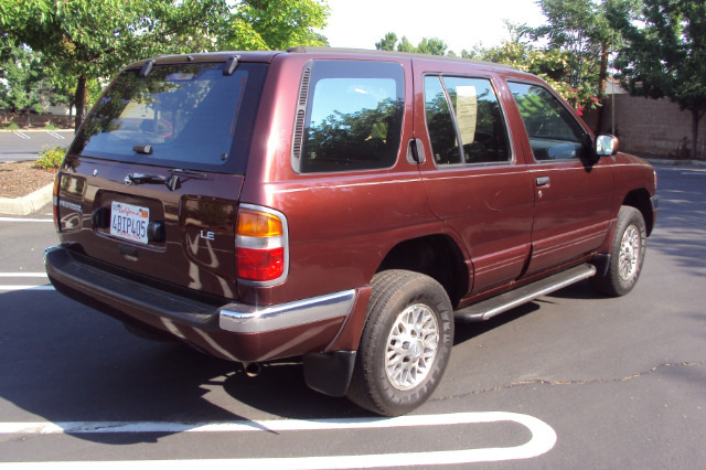 Nissan Pathfinder 1997 photo 2