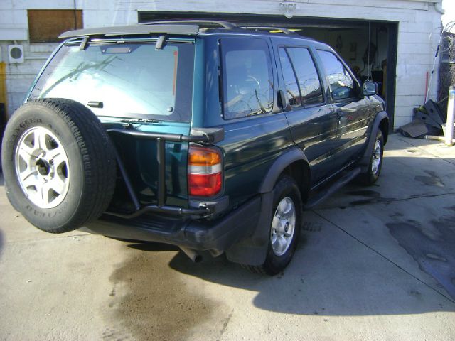 Nissan Pathfinder 1997 photo 3