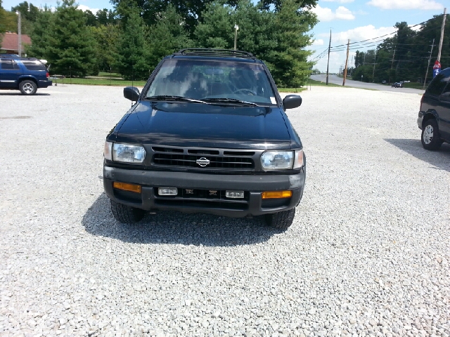 Nissan Pathfinder 1997 photo 1