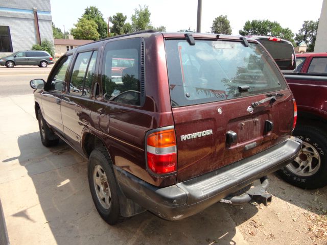 Nissan Pathfinder 1997 photo 3