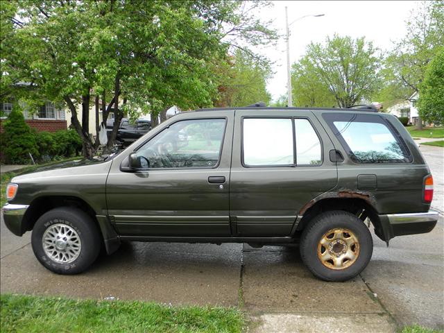 Nissan Pathfinder 1997 photo 3