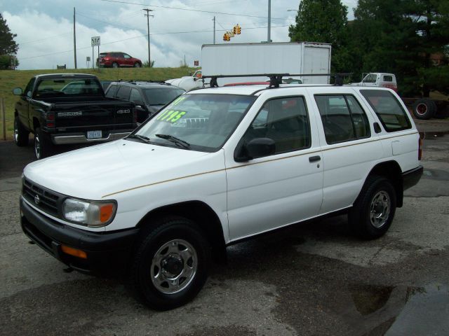 Nissan Pathfinder 1997 photo 1