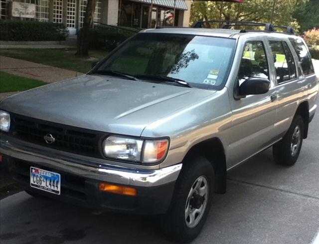 Nissan Pathfinder 1998 photo 1