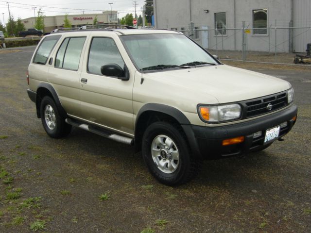 Nissan Pathfinder 1998 photo 1