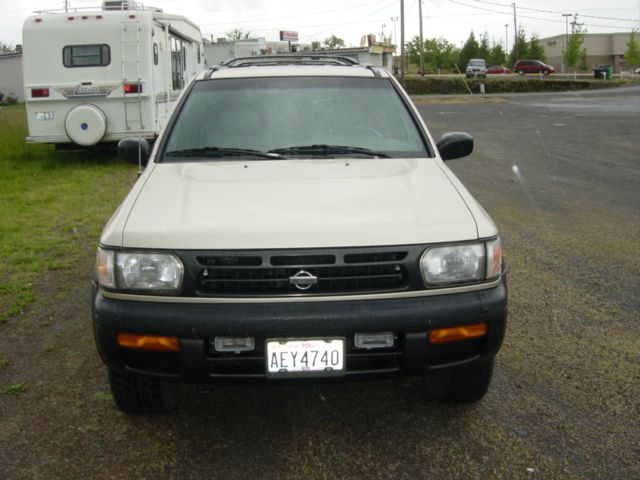 Nissan Pathfinder 1998 photo 2