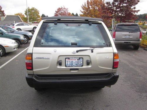 Nissan Pathfinder 1998 photo 2