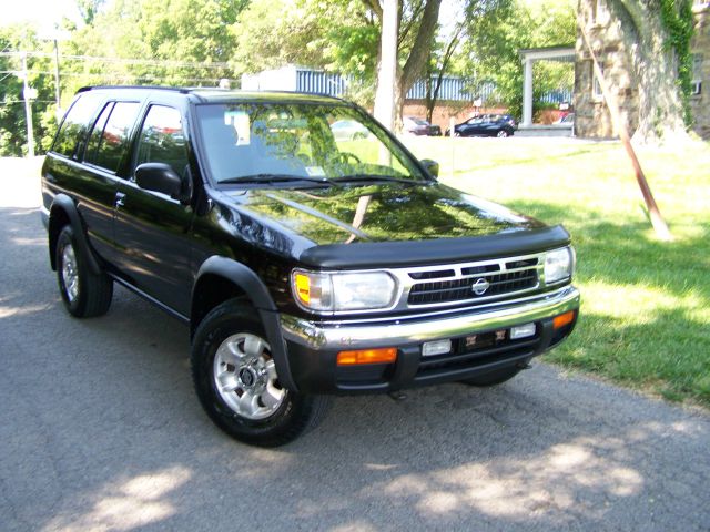 Nissan Pathfinder 1998 photo 1