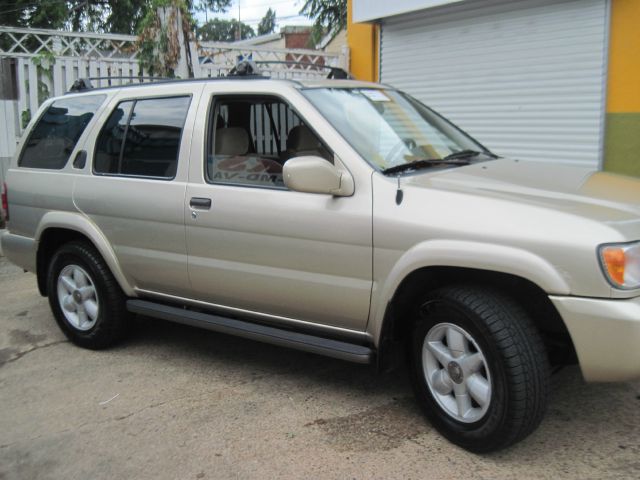 Nissan Pathfinder 1999 photo 1