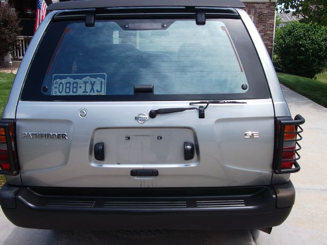 Nissan Pathfinder 1999 photo 1