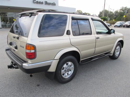 Nissan Pathfinder 1999 photo 1