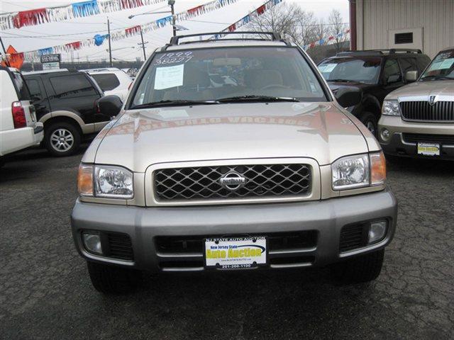 Nissan Pathfinder 1999 photo 1