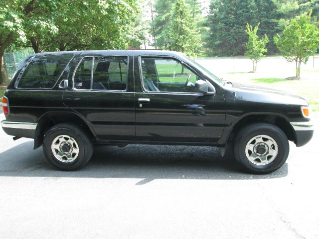 Nissan Pathfinder 1999 photo 2