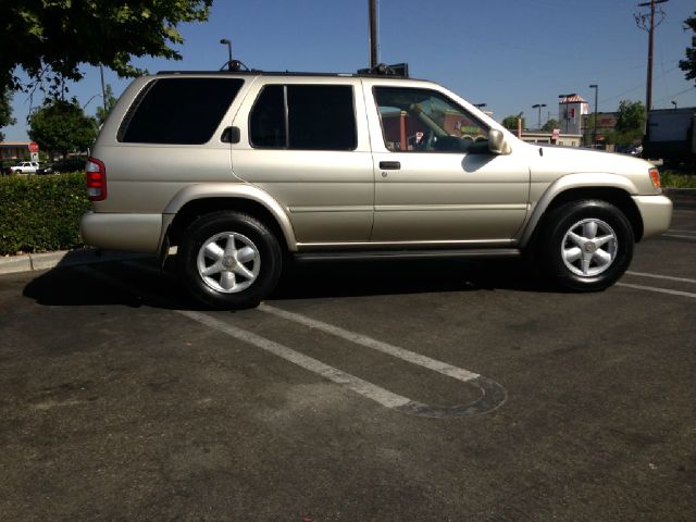 Nissan Pathfinder 2000 photo 3