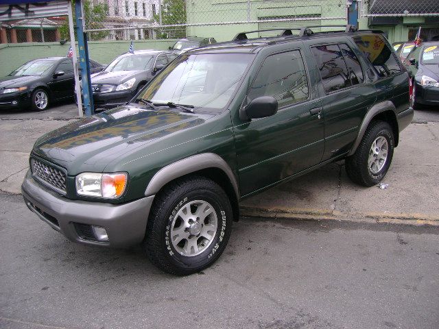 Nissan Pathfinder 2000 photo 1