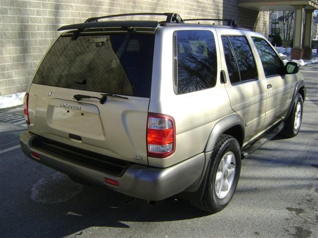 Nissan Pathfinder 2000 photo 1