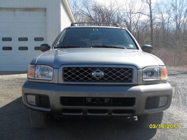 Nissan Pathfinder 2000 photo 1