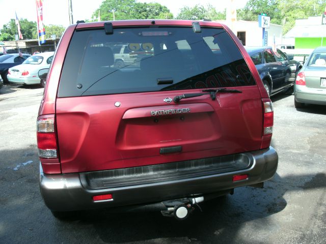 Nissan Pathfinder 2000 photo 1