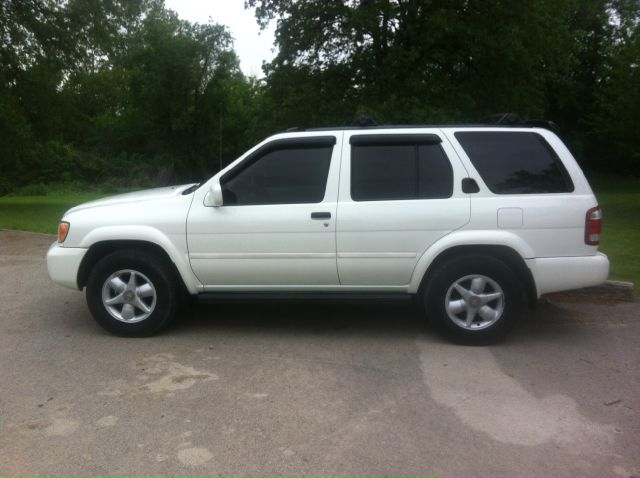 Nissan Pathfinder 2000 photo 2