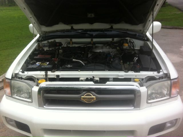 Nissan Pathfinder 2000 photo 3