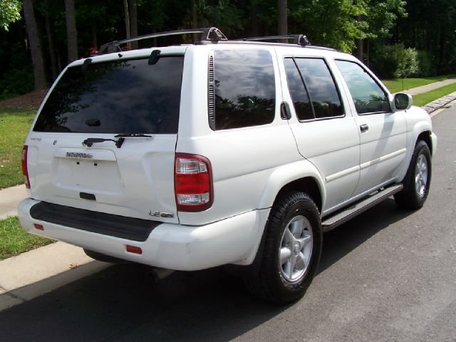 Nissan Pathfinder 2001 photo 2