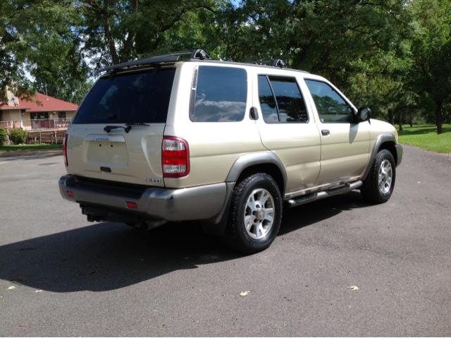 Nissan Pathfinder 2001 photo 1