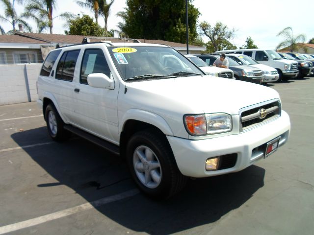 Nissan Pathfinder 2001 photo 1