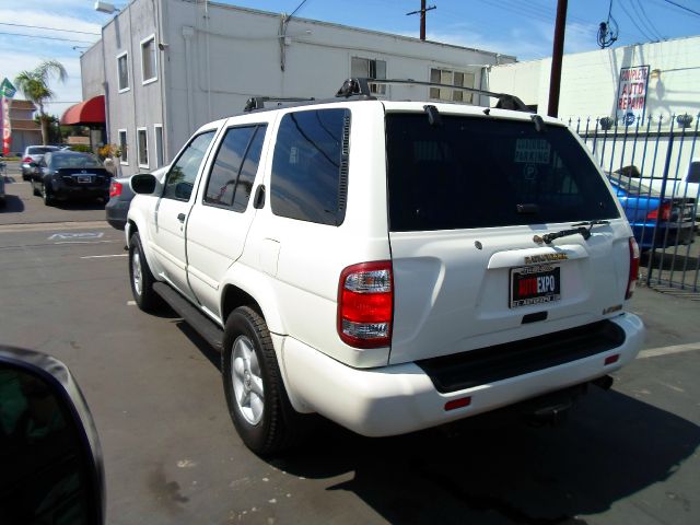 Nissan Pathfinder 2001 photo 2