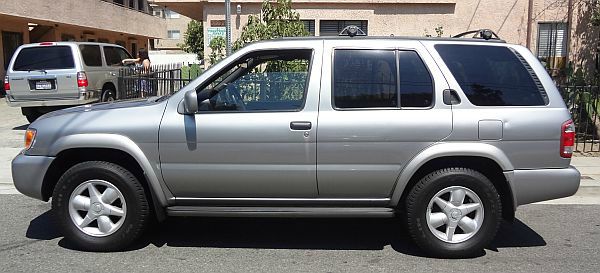 Nissan Pathfinder 2001 photo 2