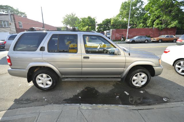 Nissan Pathfinder 2001 photo 1