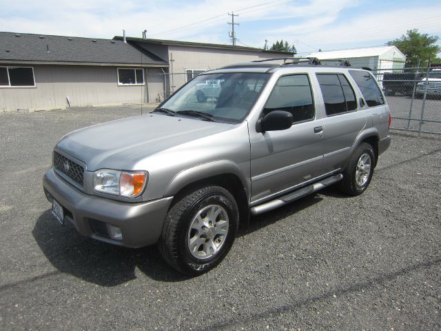 Nissan Pathfinder 2001 photo 1