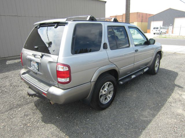 Nissan Pathfinder 2001 photo 2