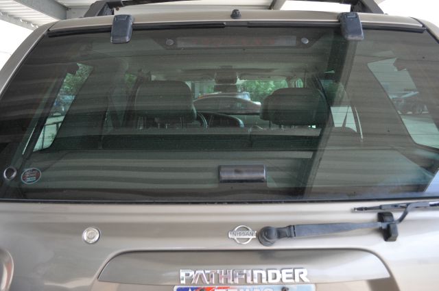 Nissan Pathfinder 2001 photo 1