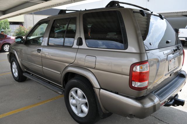 Nissan Pathfinder 2001 photo 2