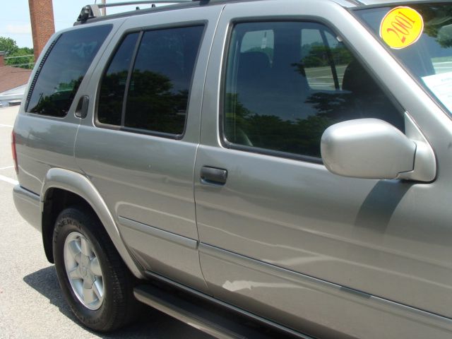 Nissan Pathfinder 2001 photo 4