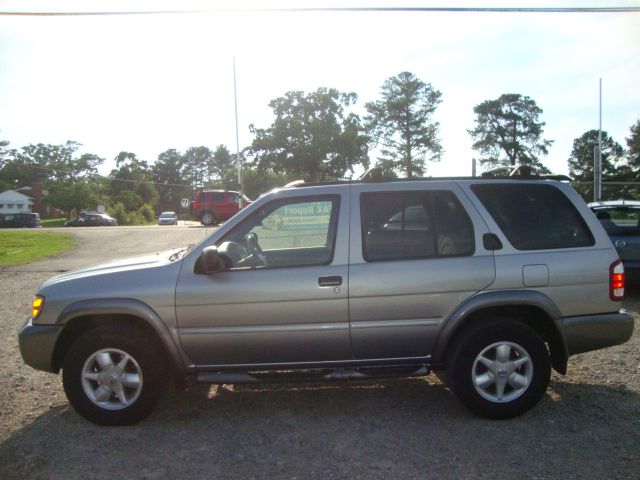 Nissan Pathfinder 2001 photo 1