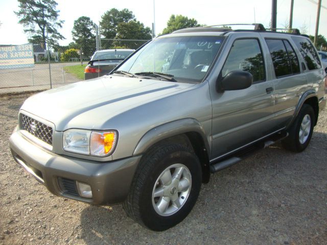 Nissan Pathfinder 2001 photo 2