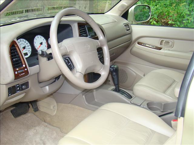 Nissan Pathfinder 2001 photo 1