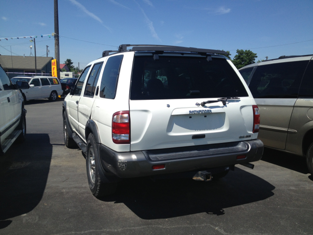 Nissan Pathfinder 2001 photo 1