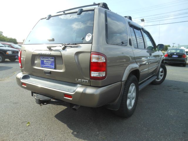 Nissan Pathfinder 2001 photo 1